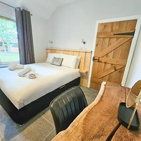 Hay'S Wood Retreat - Holiday Cottages North Runcton Exterior photo