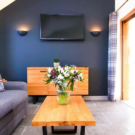 Hay'S Wood Retreat - Holiday Cottages North Runcton Room photo